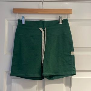 Vuori Halo Vintage Short in green XS